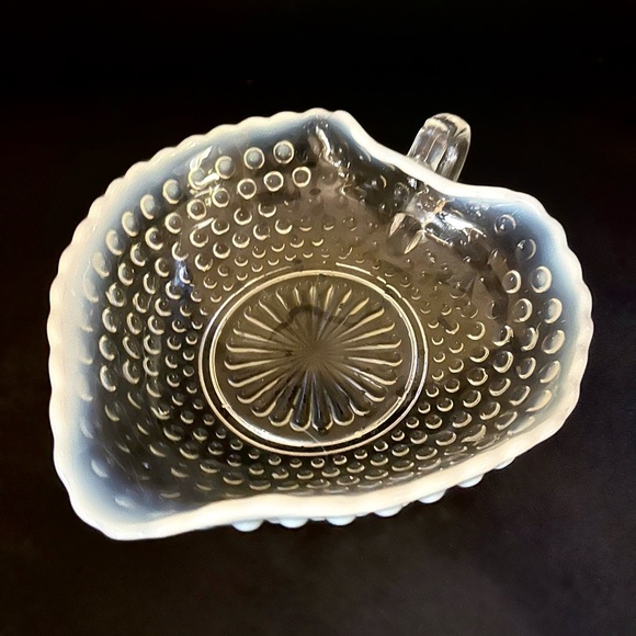 ππΎπππΆββ― Anchor Hocking Opalescent bubble strawberry dish - Picture 2 of 3